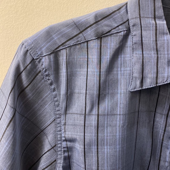 Short sleeve button up t shirt - Picture 3 of 3